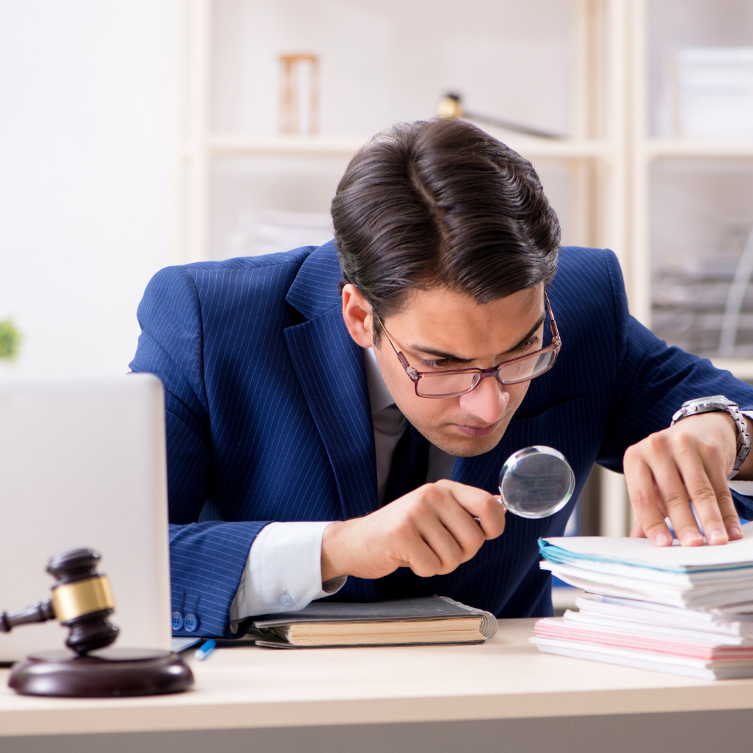 You are currently viewing Le Rôle Essentiel de l’Avocat dans le Procès Pénal : Naviguer les Complexités de la Justice